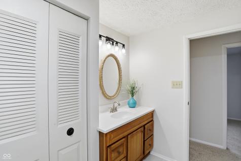 744 Sunblest Boulevard Fishers IN 46038