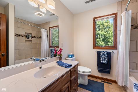 8304 W Mulligan Lane Columbus IN 47201