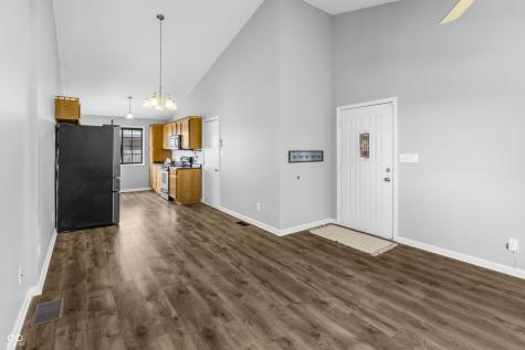 1615 Thresher Drive Columbus IN 47201