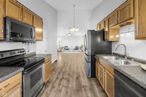 1615 Thresher Drive Columbus IN 47201