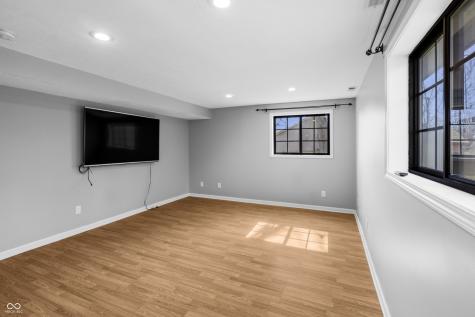 1615 Thresher Drive Columbus IN 47201