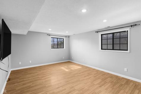 1615 Thresher Drive Columbus IN 47201