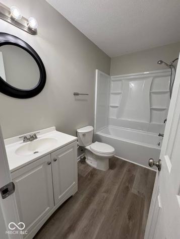 144 Meadow Glen Drive Avon IN 46123