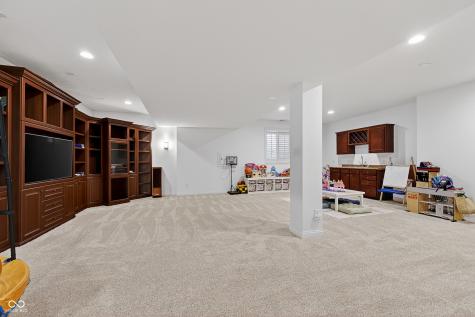 8999 Hearthstone Drive Zionsville IN 46077
