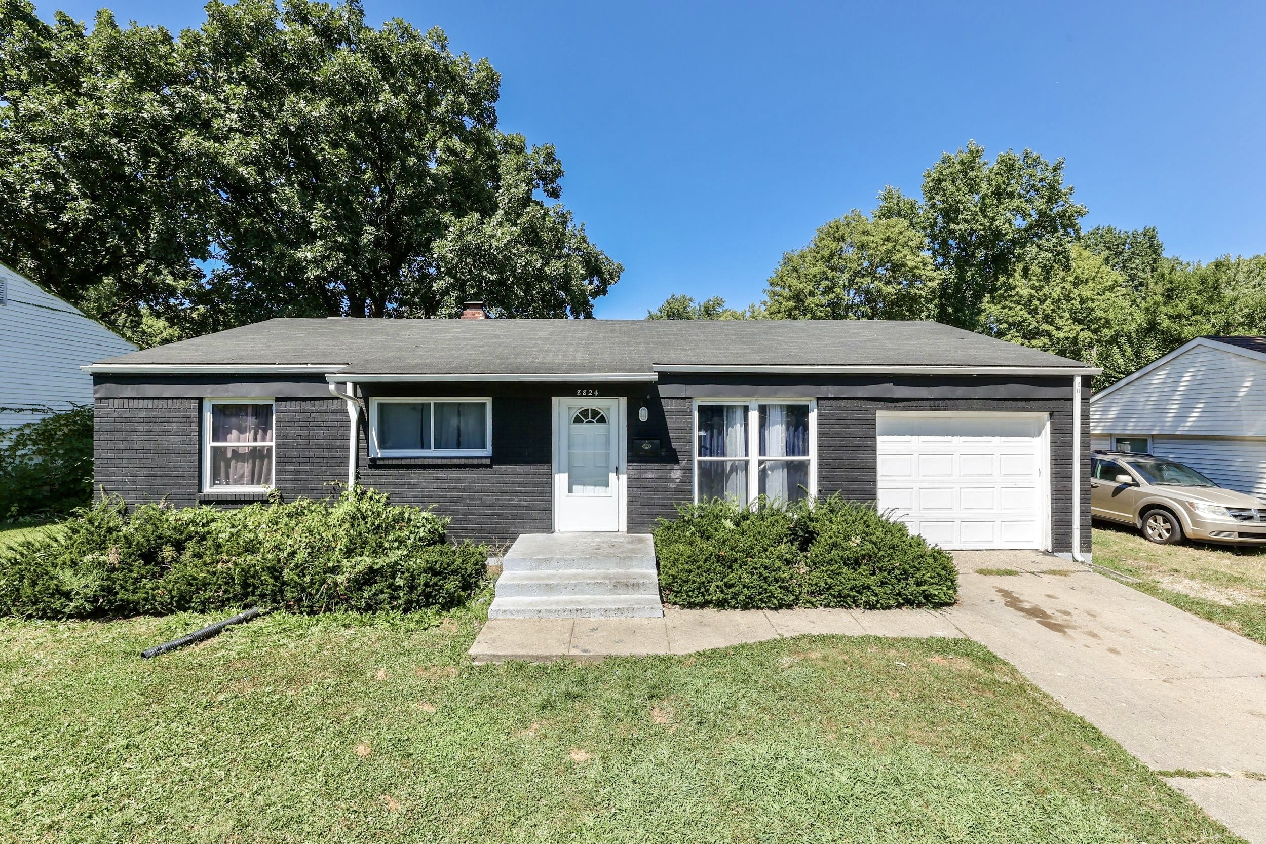 8824 Frontenac Road Indianapolis IN 46226
