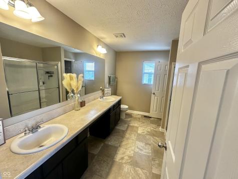 2094 Shadow Creek Boulevard Columbus IN 47201