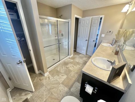 2094 Shadow Creek Boulevard Columbus IN 47201