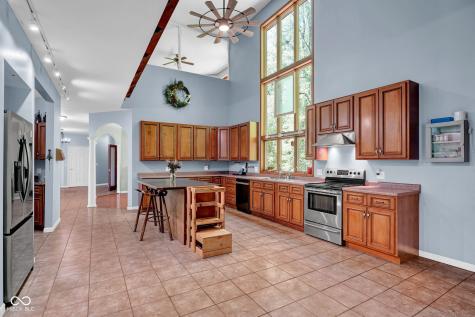 8390 E 750 S Elizabethtown IN 47232