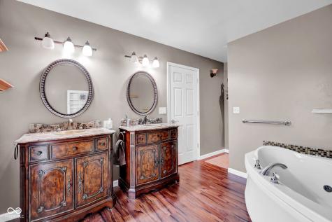 8390 E 750 S Elizabethtown IN 47232