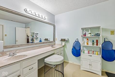 5884 Skyward Lane Indianapolis IN 46234