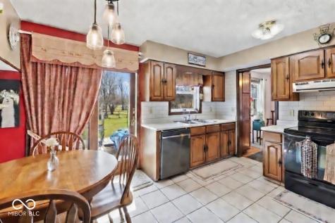 2367 E 400 N Whiteland IN 46184