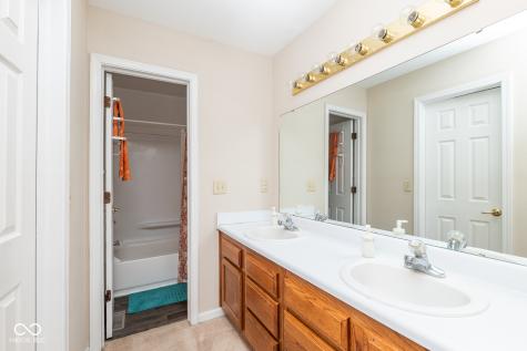 10405 Kira Court Indianapolis IN 46236