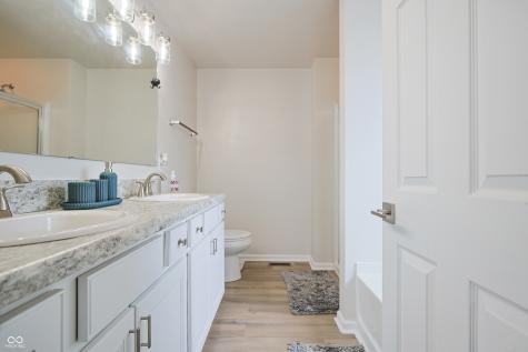2101 Shadow Fox Drive Columbus IN 47201