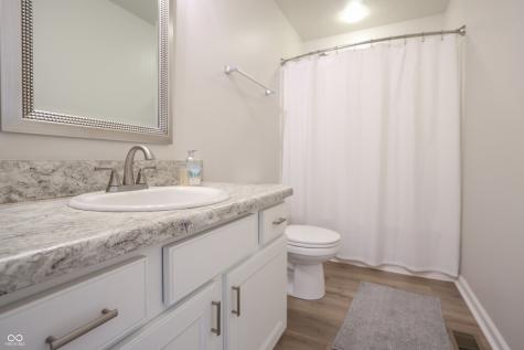 2101 Shadow Fox Drive Columbus IN 47201