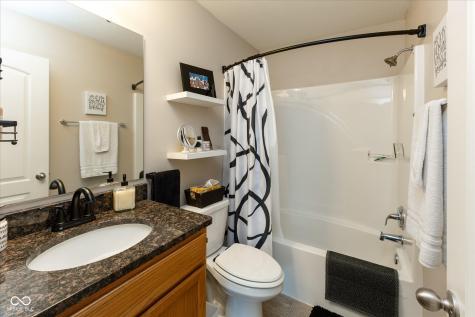 6524 Emerald Crossing Way Indianapolis IN 46221