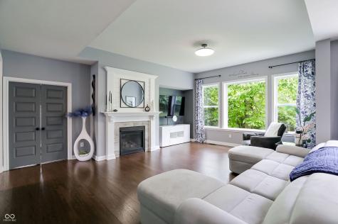 5723 Peaking Fox Drive Indianapolis IN 46237