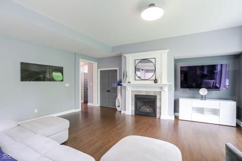 5723 Peaking Fox Drive Indianapolis IN 46237