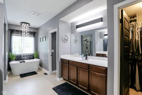 5723 Peaking Fox Drive Indianapolis IN 46237