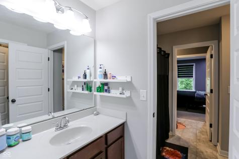 5723 Peaking Fox Drive Indianapolis IN 46237