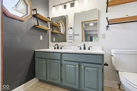 10032 Ironway Drive Indianapolis IN 46239
