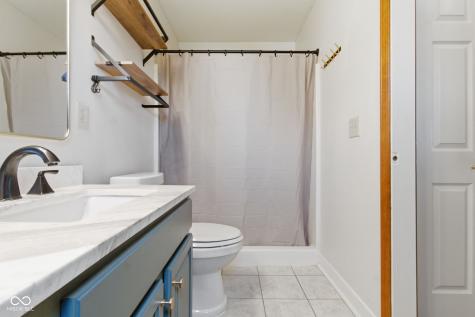 10032 Ironway Drive Indianapolis IN 46239
