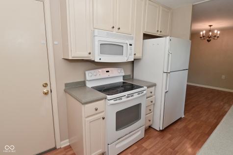 3076 Hawcreek Boulevard Columbus IN 47203