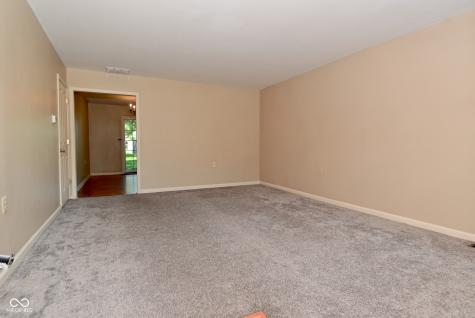 3076 Hawcreek Boulevard Columbus IN 47203