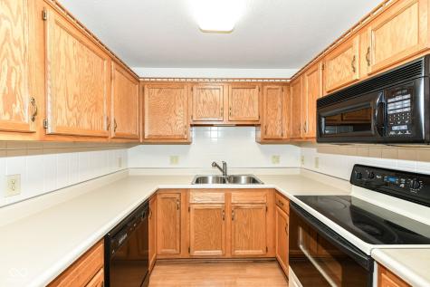 8214 Bentley Farms Drive Indianapolis IN 46259