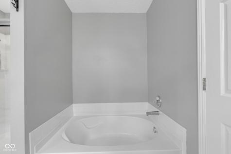 14187 Refreshing Garden Lane Fishers IN 46038