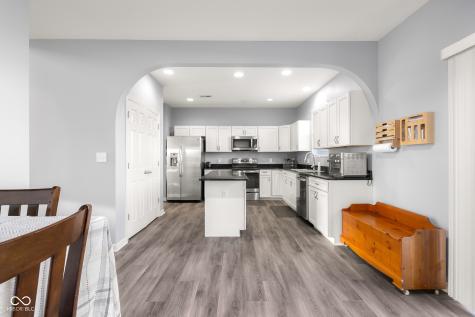 1950 Lakecrest Drive Columbus IN 47201