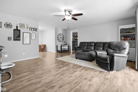 2816 Hawcreek Boulevard Columbus IN 47203