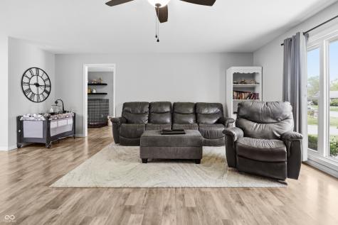 2816 Hawcreek Boulevard Columbus IN 47203