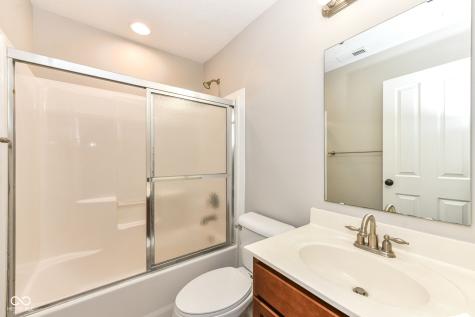 9080 Teaneck Drive Fishers IN 46038