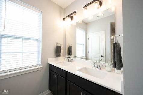 1534 Cloverdon Drive Westfield IN 46074