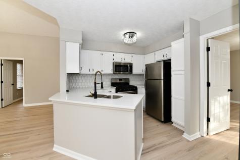 8547 Rock Hollow Circle Indianapolis IN 46256