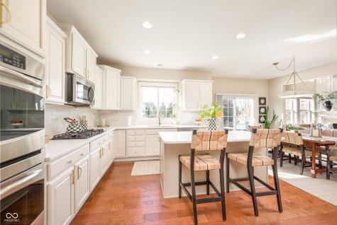 8879 Spring Violet Place Zionsville IN 46077