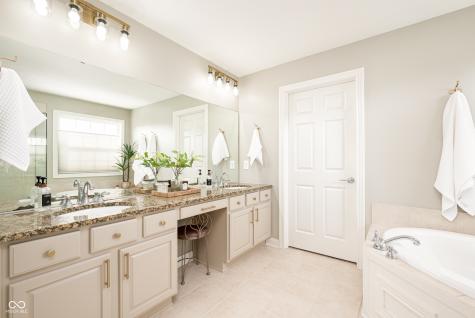 8879 Spring Violet Place Zionsville IN 46077