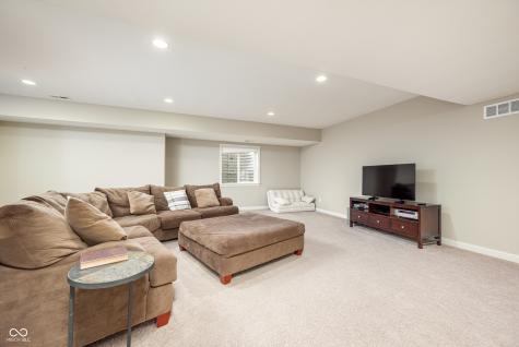8879 Spring Violet Place Zionsville IN 46077
