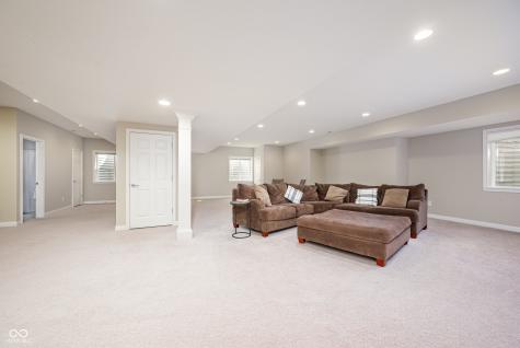 8879 Spring Violet Place Zionsville IN 46077
