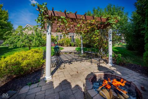 8879 Spring Violet Place Zionsville IN 46077