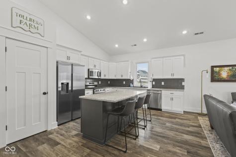 542 E Lucy Lane Ellettsville IN 47429