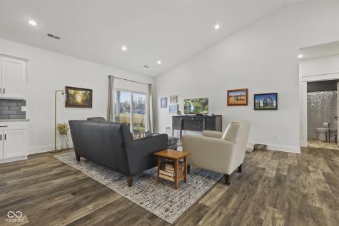 542 E Lucy Lane Ellettsville IN 47429