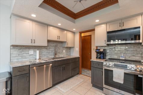 1967 Rudgate Drive Avon IN 46123