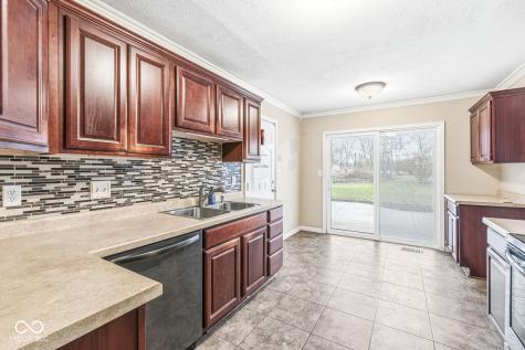 7102 W Meadows Lane Greenfield IN 46140