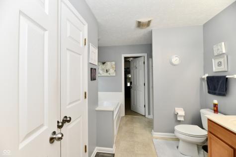 5862 Columbia Circle Greenwood IN 46142