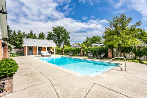 9512 Holliday Circle Indianapolis IN 46260
