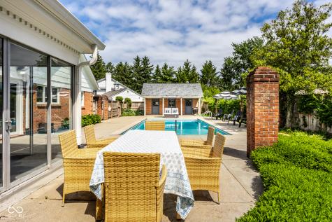 9512 Holliday Circle Indianapolis IN 46260