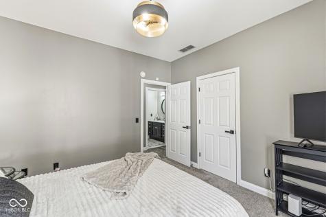 8136 Gwinnett Place Indianapolis IN 46250