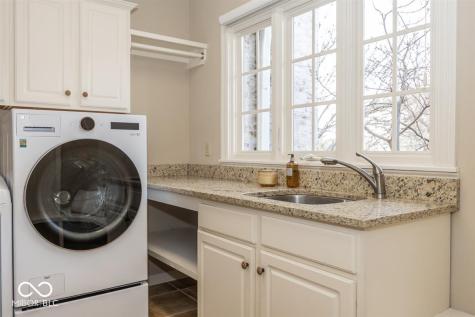 1861 Blore Heath Carmel IN 46032