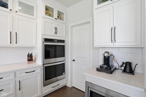 5166 Peachtree Road Zionsville IN 46077